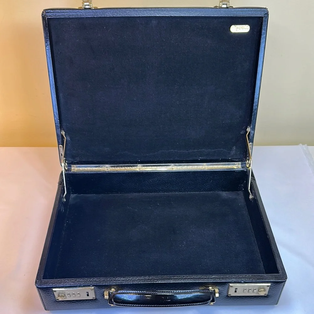 Fendi RARE Vintage Train Beauty Case Leather over wood padded Velour interior - Picture 6 of 17